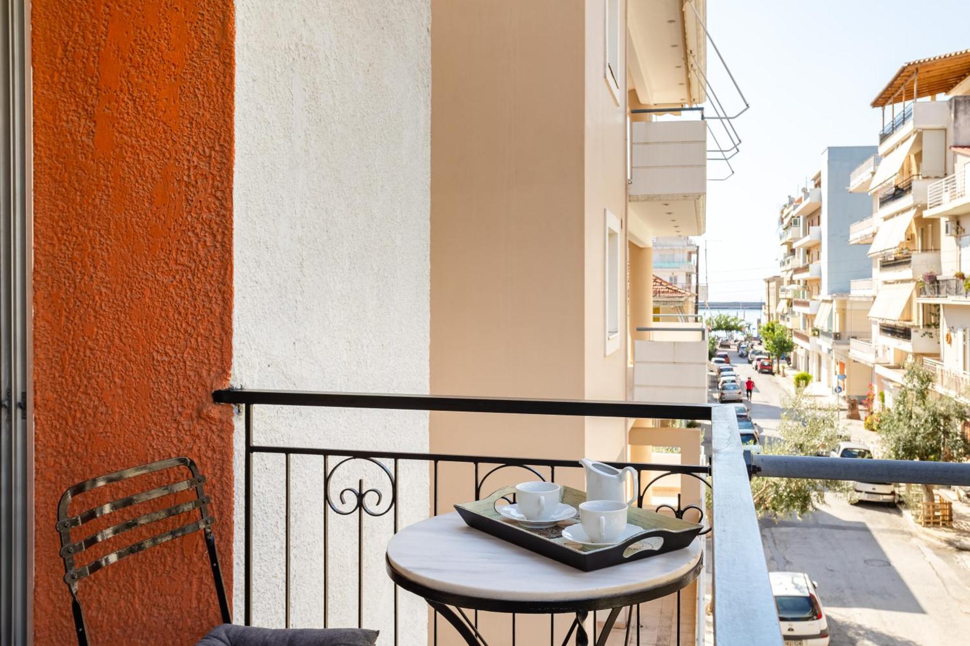 Vicky'S Cozy Nest, Your Home By The Sea Kalamata Extérieur photo